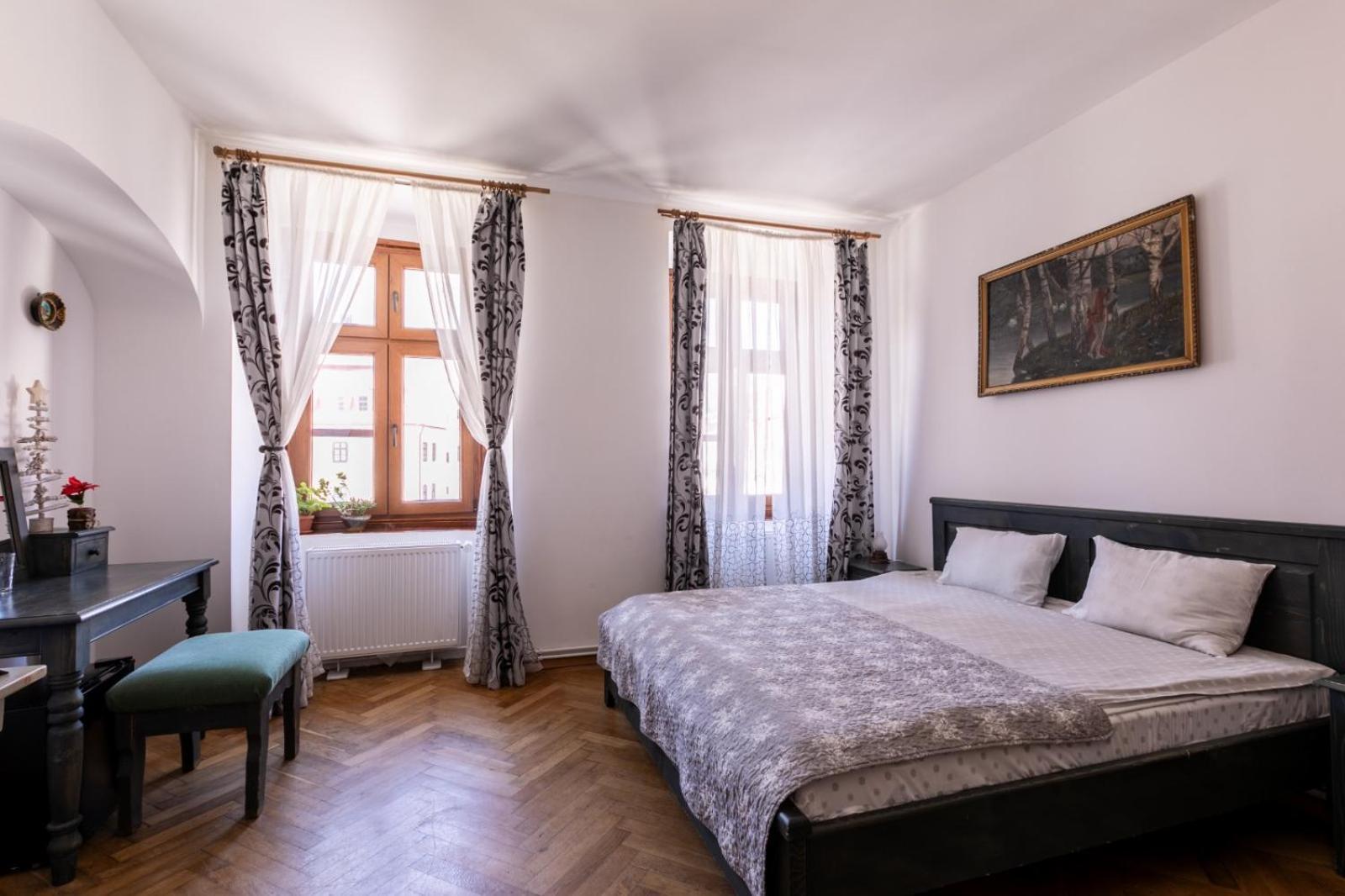 4 Rooms Piata Sfatului Braşov Exterior foto